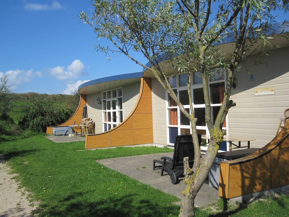 Bungalow in South Holland With Unique Design