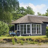 Thatched Lodge With AC and a Dishwasher, in Green Twente