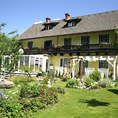 Cozy Apartment in Feld am See near Ski Slopes