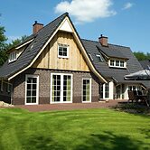 Beautiful House With Whirlpool