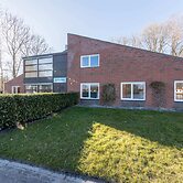 Well Furnished Home for Groups with Fireplace near Water