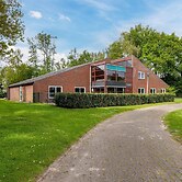 Well Furnished Home for Groups with Fireplace near Water