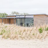 Comfy Lodge with 2 Bathrooms near Beach