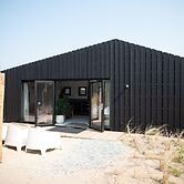 Modern Lodge With 2 Bathrooms, Near the Beach