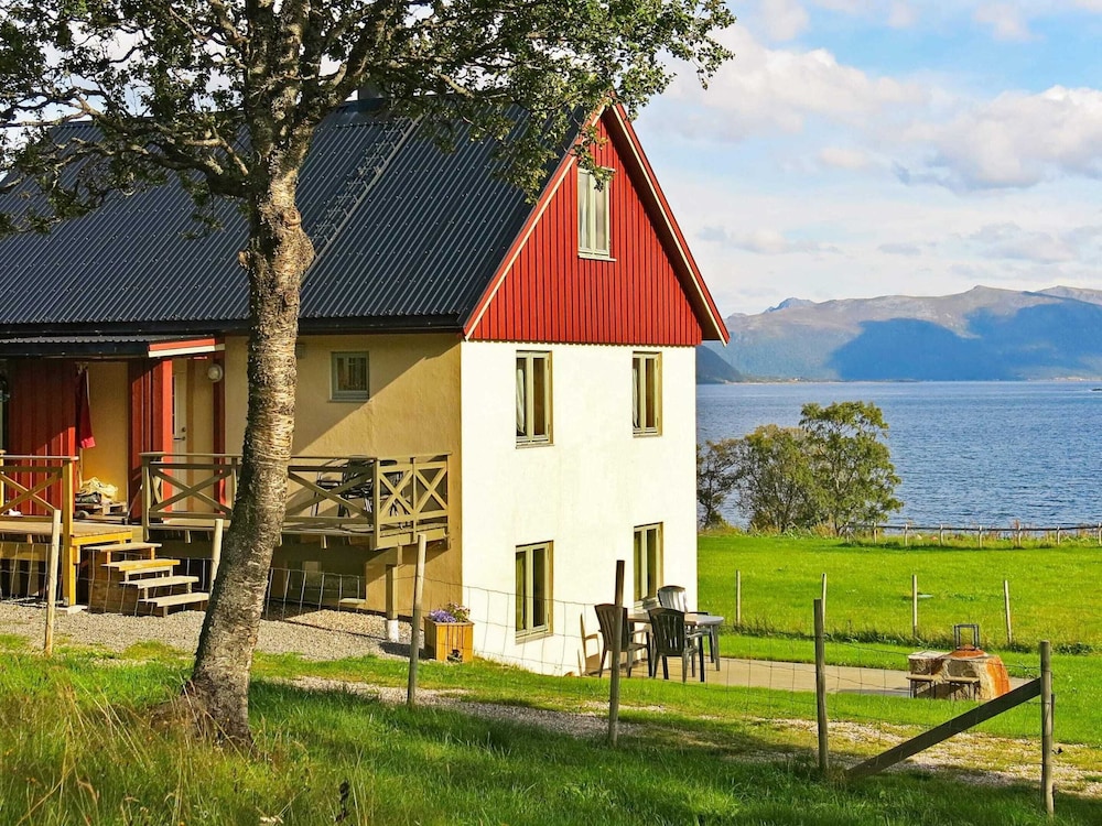 6 Person Holiday Home in Alsvag