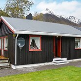 6 Person Holiday Home in Sæbø