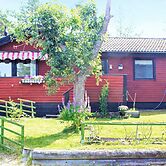 Scenic Lakeside Cottage-by Traum