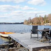 Charming Cottage by Sjunnaryd Lake