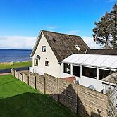 Seaside Retreat in Hvalpsund-by Traum
