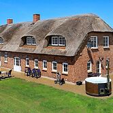 Spacious Summer House With Sauna