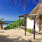 Room in Bungalow - El Secrereto Ocean Front Cabin