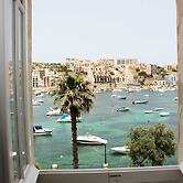 Getawaysmalta - Blue Harbour 2 Seafront 3-bedroom Apt With Large Back 