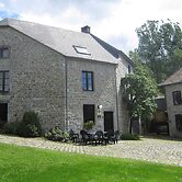Holiday Home in Viroinvlal With Garden