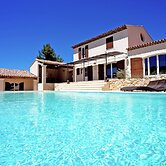 Villa in Provence With Infinity Pool
