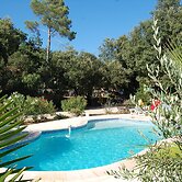 Villa in Gareoult With Private Pool
