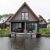 Luxious Water Villa With two Bathrooms, at the Frisian Lakes