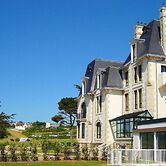 Apartment in Plougasnou With Stunning Sea Views