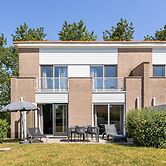 Restyled Bungalow With Dishwasher, Near the Beach