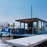 Cozy Houseboat at the Edge of the Marina