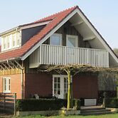 Lovely Cottage near Lake in Well
