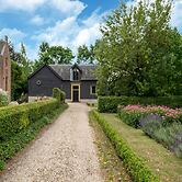 Authentic Mansion in Deil near Lake