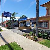 Delmonico Inn & Suites