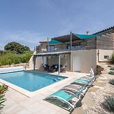 Luxury Villa With Private Pool in Cesseras