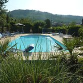 Courry Gem: Pool & Charm