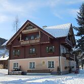 Renovated Mountain Retreat Stay