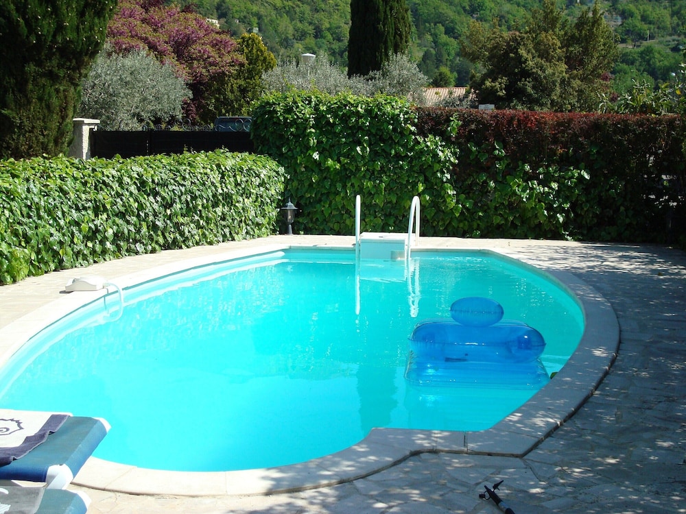 Sunny Villa Stay in Nyons