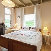 Lovely Cottage near Sea in Wemeldinge