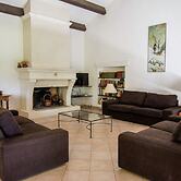 Villa in Campagnan With Pool and Vineyard Views