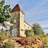 Beautiful Holiday Home With Swimming Pool
