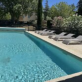 Villa in Saignon With Pool and Scenic Views