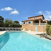 Luxe Villa in Montbrun