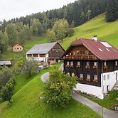 Whole Floor Appartment in a Stunningly Located 300 Year old Farmhouse