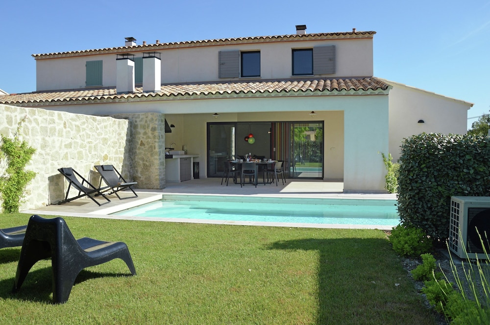 Villa in Malaucene With Private Pool