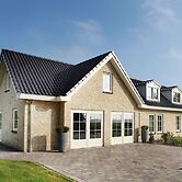 Luxurious and Modern House With Large Garden, Privacy and Wi-fi, Near 