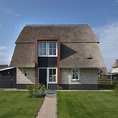 Chic Villa With a Fireplace at Tjeukemeer