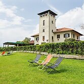 Unique Holiday Experience in Greenery near Lake