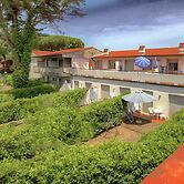 Lovely Holiday Home in Giannella near Beach