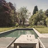 Beautiful Cottage With Pool