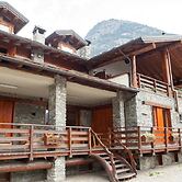 Belvilla by OYO Chalet Antey Quadri B