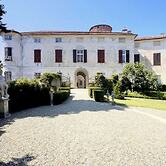 Belvilla by OYO Charming Apartment With Garden