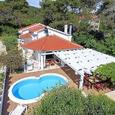 Spacious Holiday Home in Molat With Pool