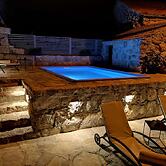 Stone Holiday Home in Brotnice Dalmatia with Outdoor Hot Tub