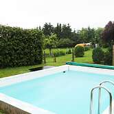 Schoene Zweizimmer-ferienwohnung mit Pool im Garten