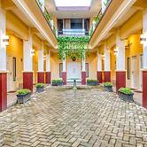 RedDoorz Syariah near Kebon Rojo Park Blitar