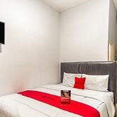 RedDoorz near Graha Cijantung Mall