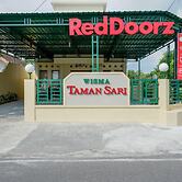 RedDoorz near Stadion 45 Karanganyar